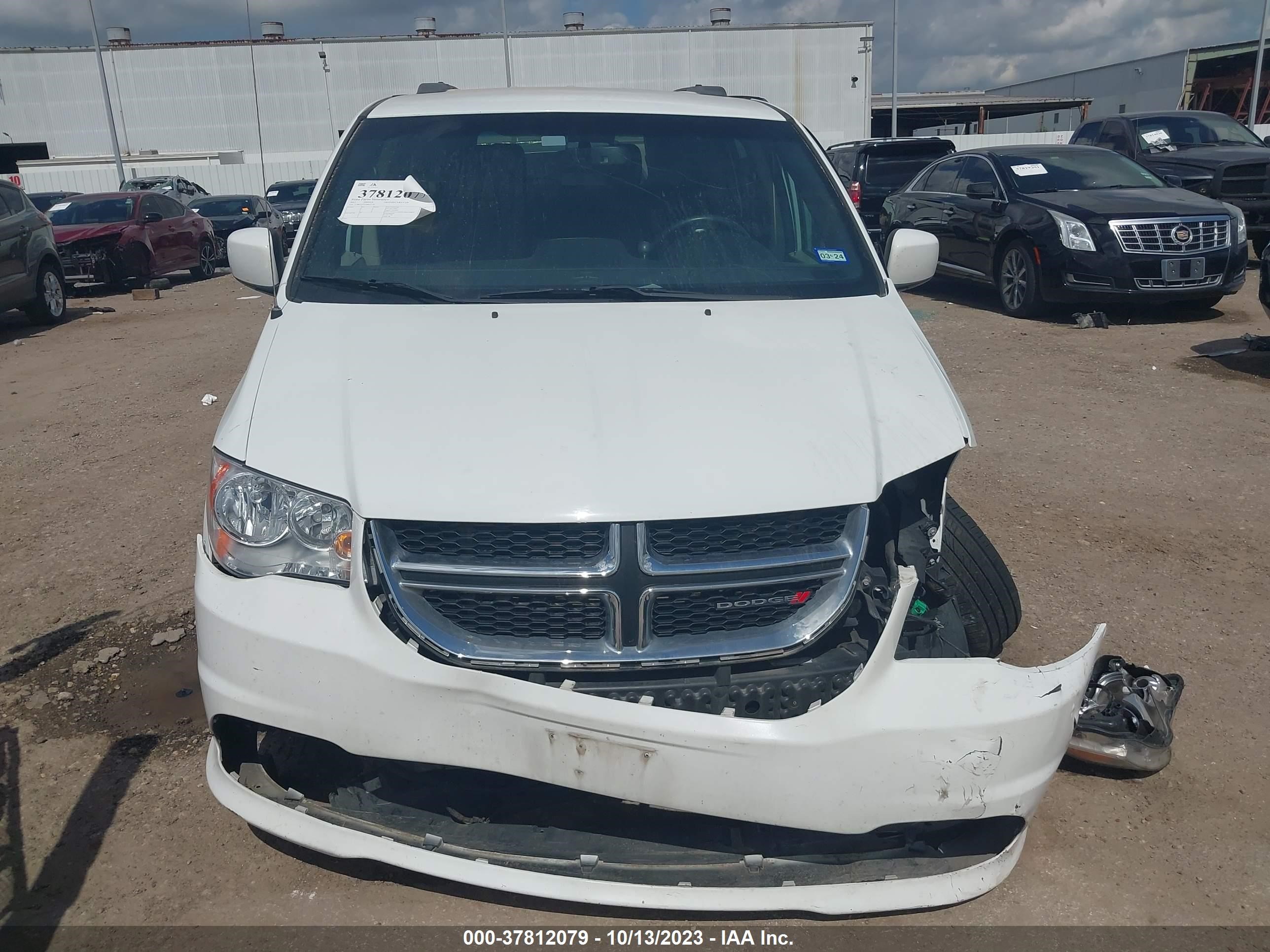 Photo 10 VIN: 2C4RDGCG7HR673740 - DODGE CARAVAN 