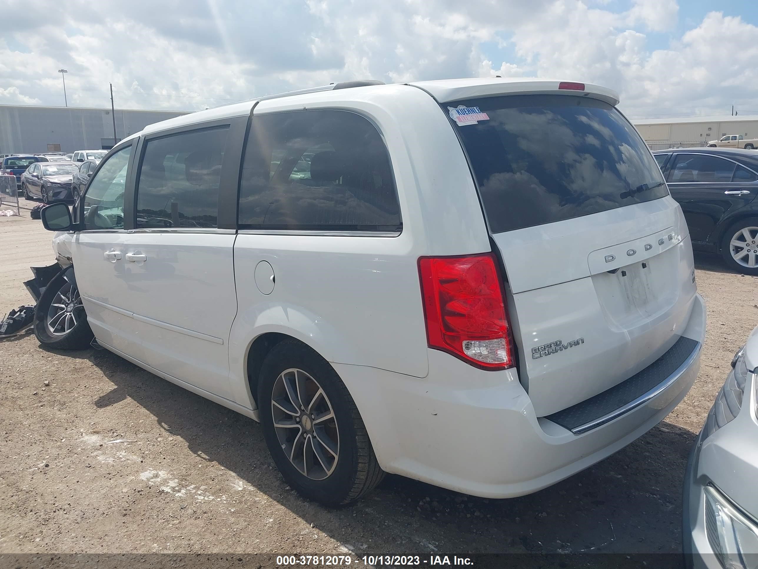 Photo 2 VIN: 2C4RDGCG7HR673740 - DODGE CARAVAN 