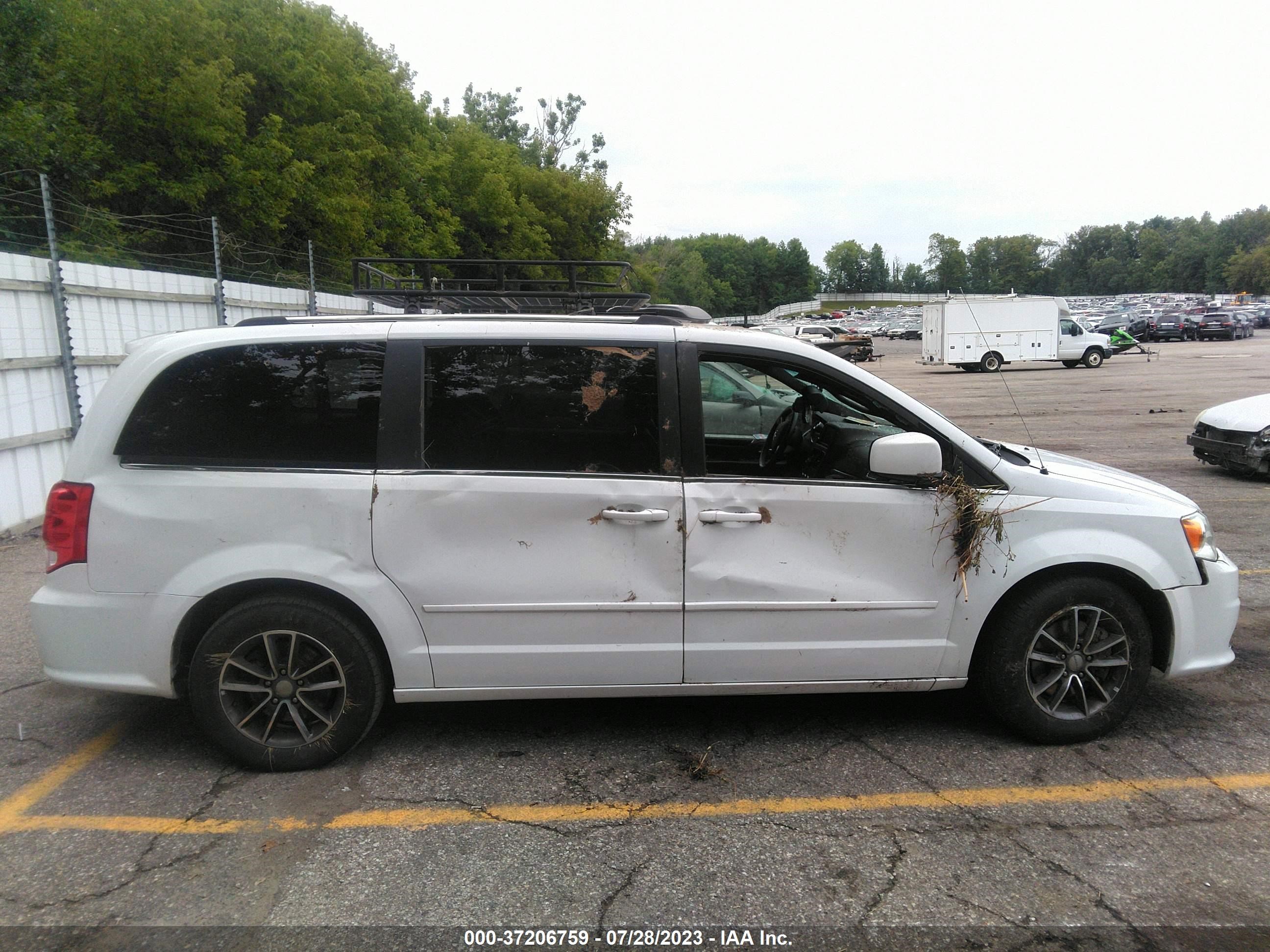 Photo 12 VIN: 2C4RDGCG7HR800101 - DODGE CARAVAN 