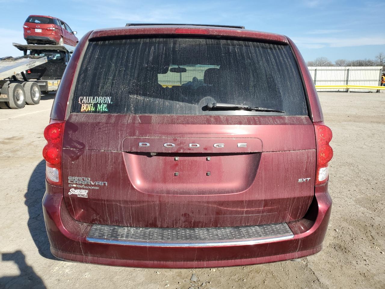 Photo 5 VIN: 2C4RDGCG7JR136016 - DODGE CARAVAN 