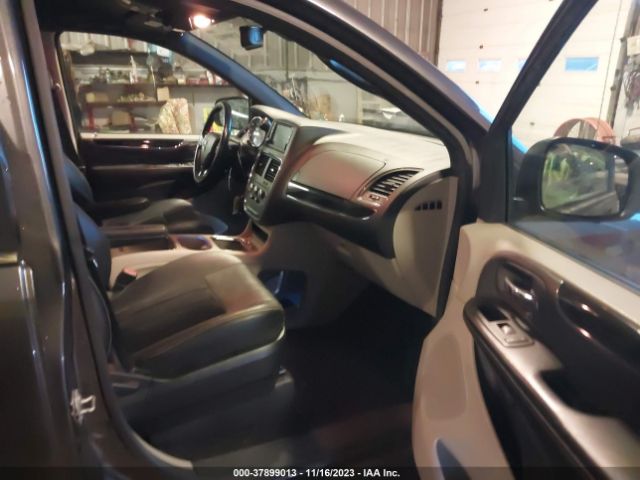 Photo 4 VIN: 2C4RDGCG7JR215489 - DODGE GRAND CARAVAN 