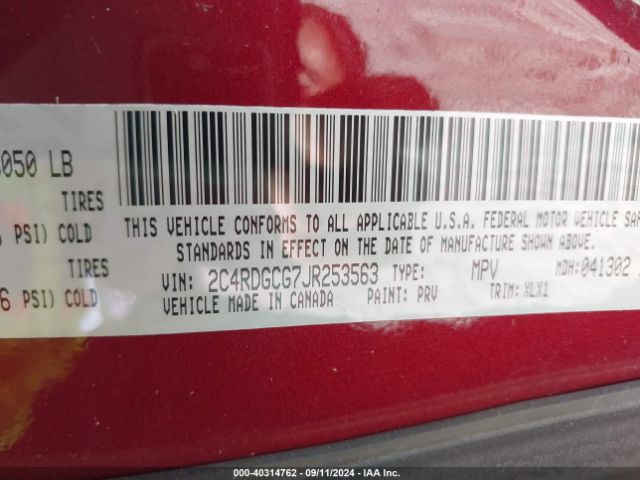 Photo 8 VIN: 2C4RDGCG7JR253563 - DODGE GRAND CARAVAN 