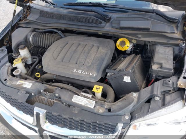 Photo 9 VIN: 2C4RDGCG7JR264708 - DODGE GRAND CARAVAN 