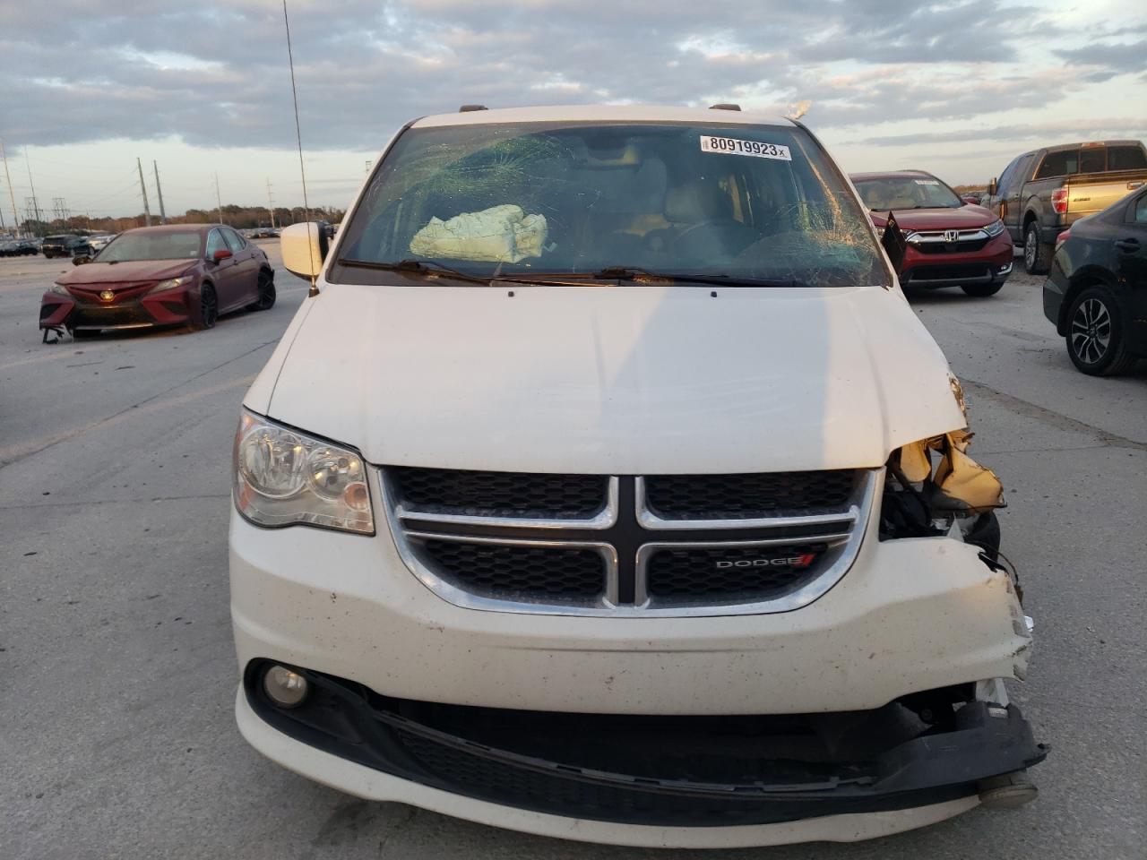 Photo 4 VIN: 2C4RDGCG7KR577839 - DODGE CARAVAN 