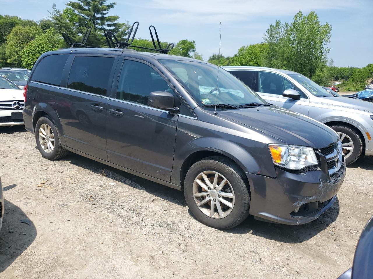 Photo 3 VIN: 2C4RDGCG7KR612119 - DODGE CARAVAN 