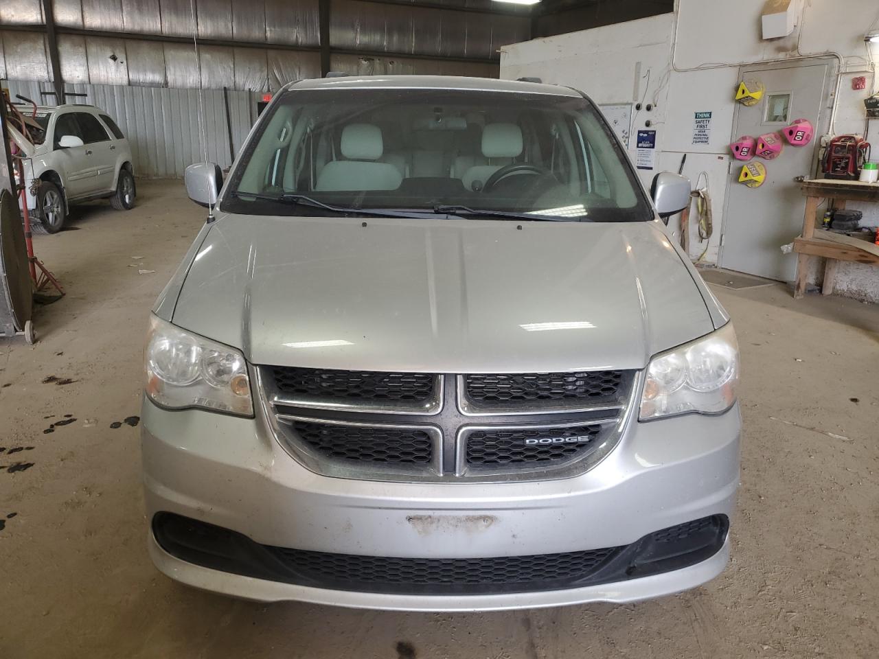 Photo 4 VIN: 2C4RDGCG8CR167245 - DODGE CARAVAN 