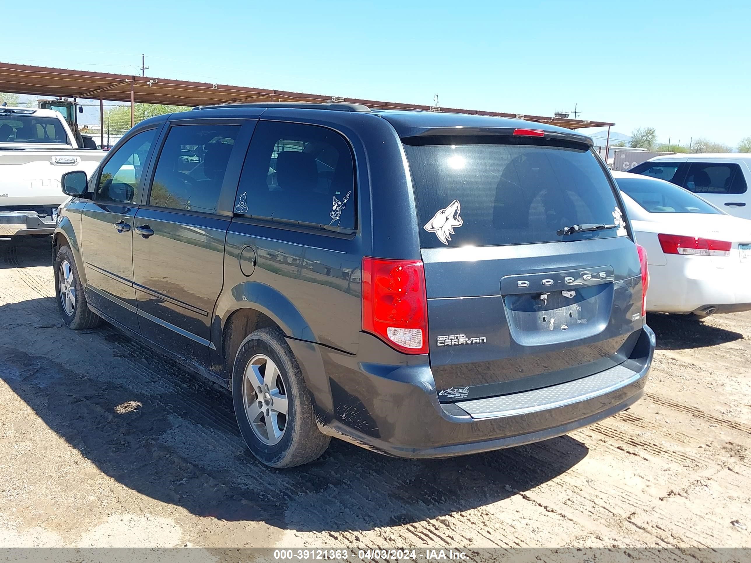 Photo 2 VIN: 2C4RDGCG8DR591879 - DODGE CARAVAN 