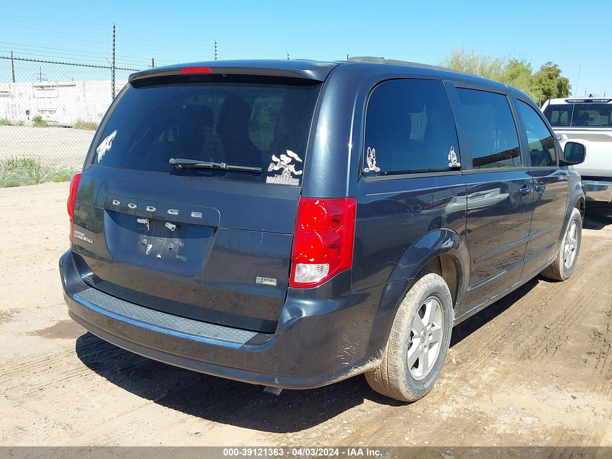 Photo 3 VIN: 2C4RDGCG8DR591879 - DODGE CARAVAN 