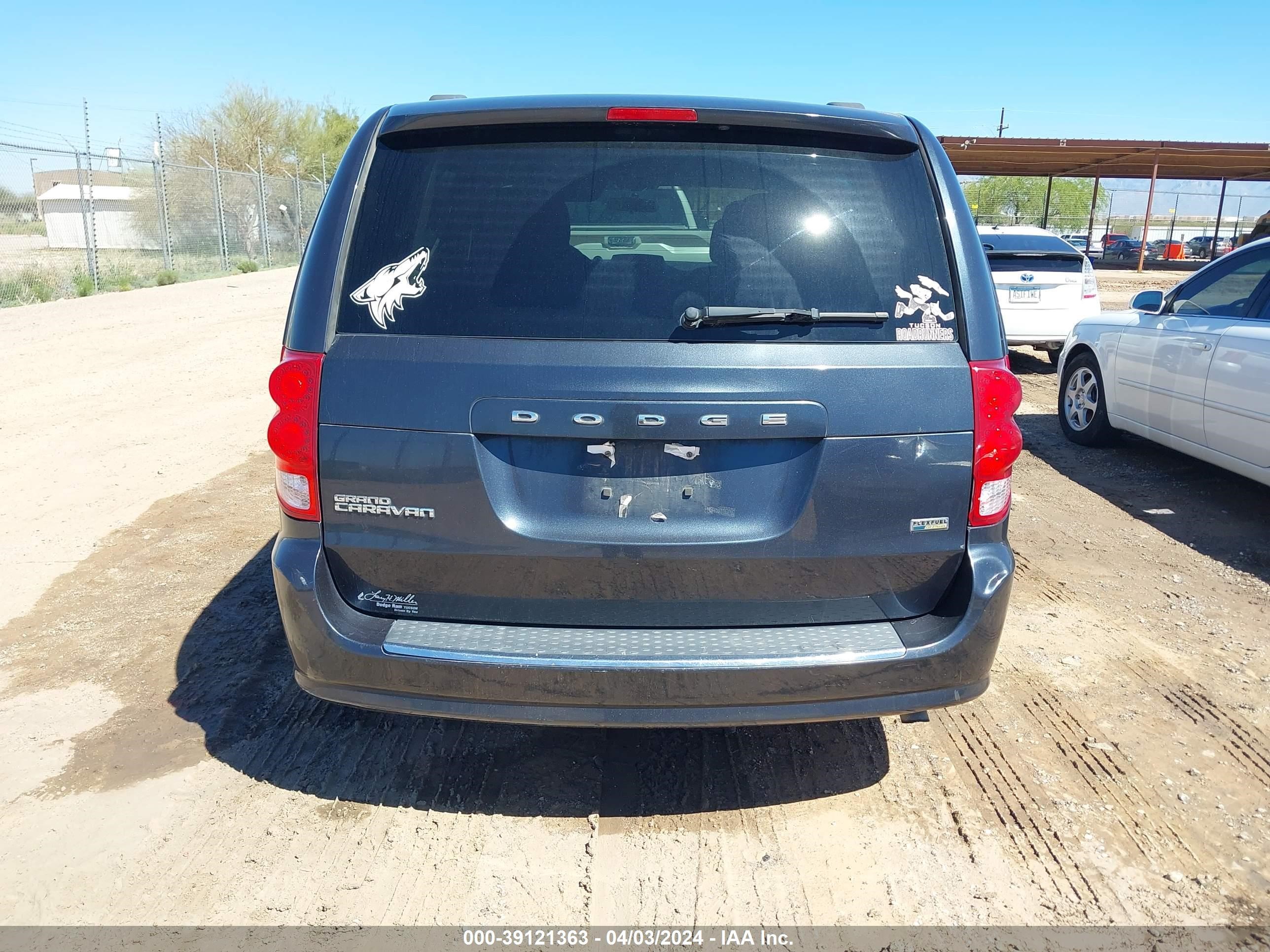 Photo 5 VIN: 2C4RDGCG8DR591879 - DODGE CARAVAN 