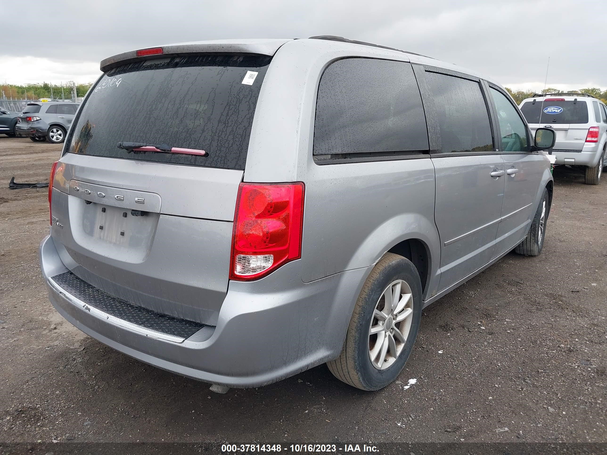 Photo 3 VIN: 2C4RDGCG8DR640109 - DODGE CARAVAN 