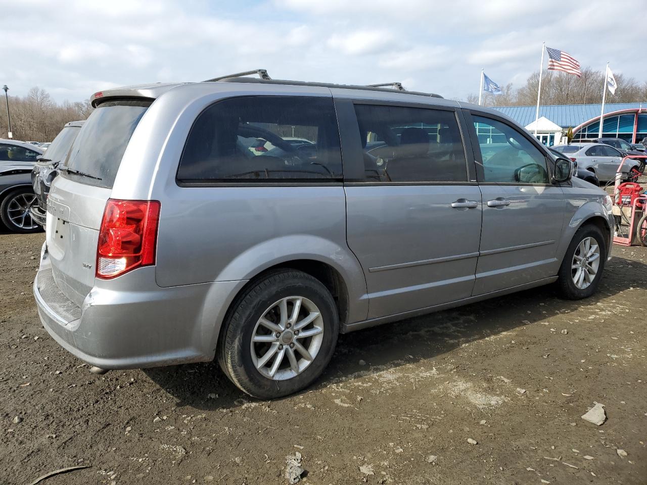 Photo 2 VIN: 2C4RDGCG8ER113866 - DODGE CARAVAN 