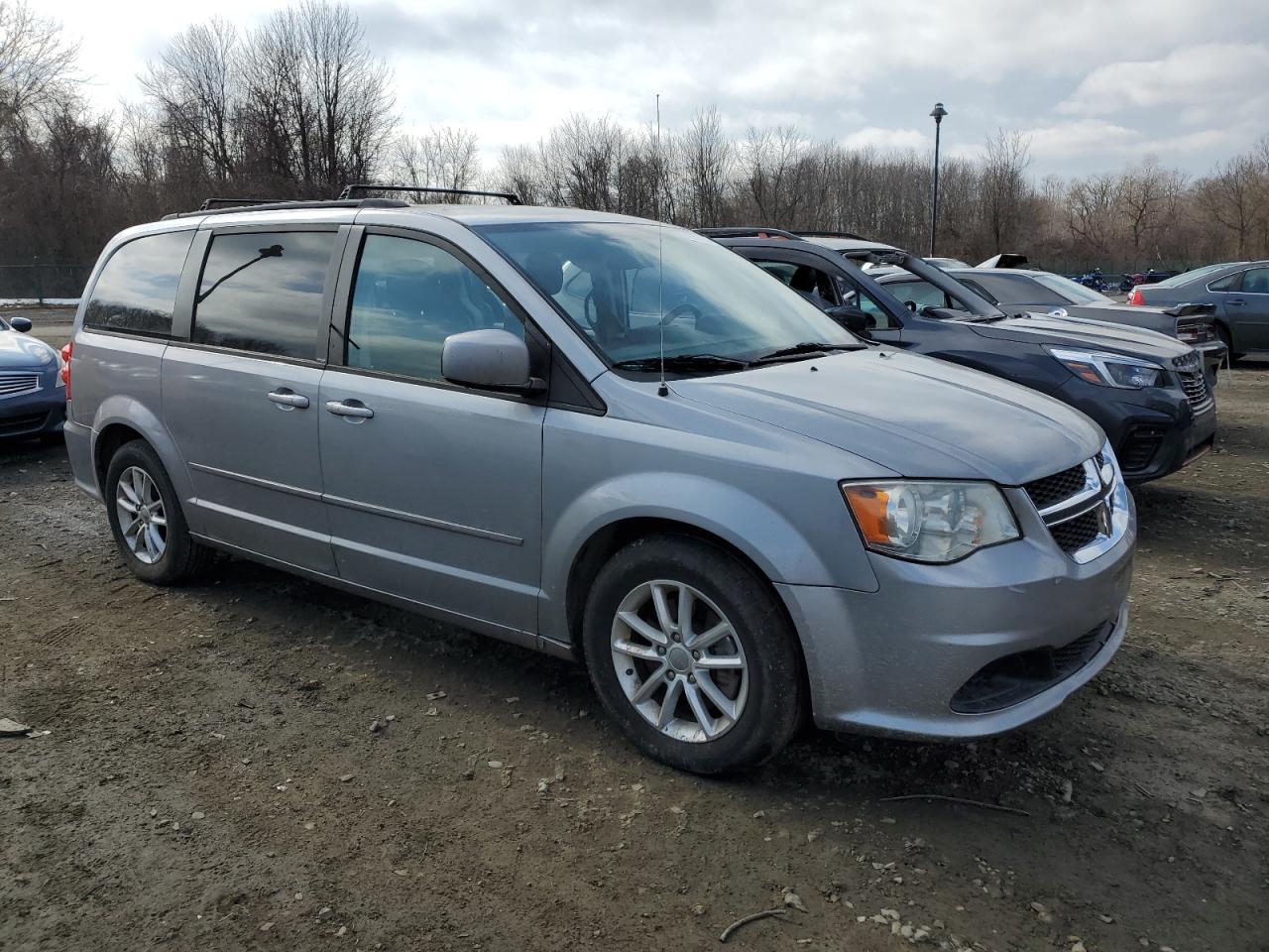 Photo 3 VIN: 2C4RDGCG8ER113866 - DODGE CARAVAN 