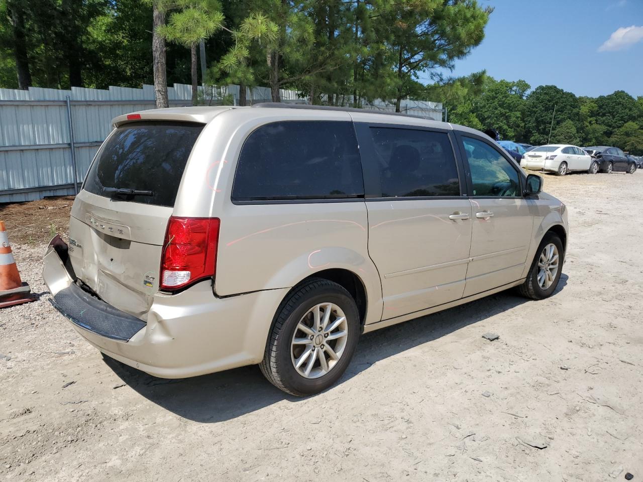 Photo 2 VIN: 2C4RDGCG8ER265114 - DODGE CARAVAN 