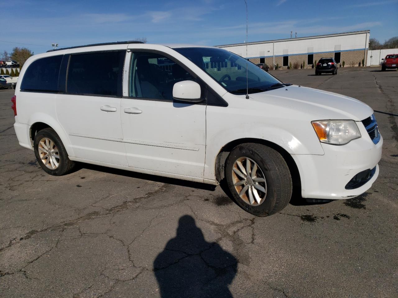 Photo 3 VIN: 2C4RDGCG8ER476927 - DODGE CARAVAN 