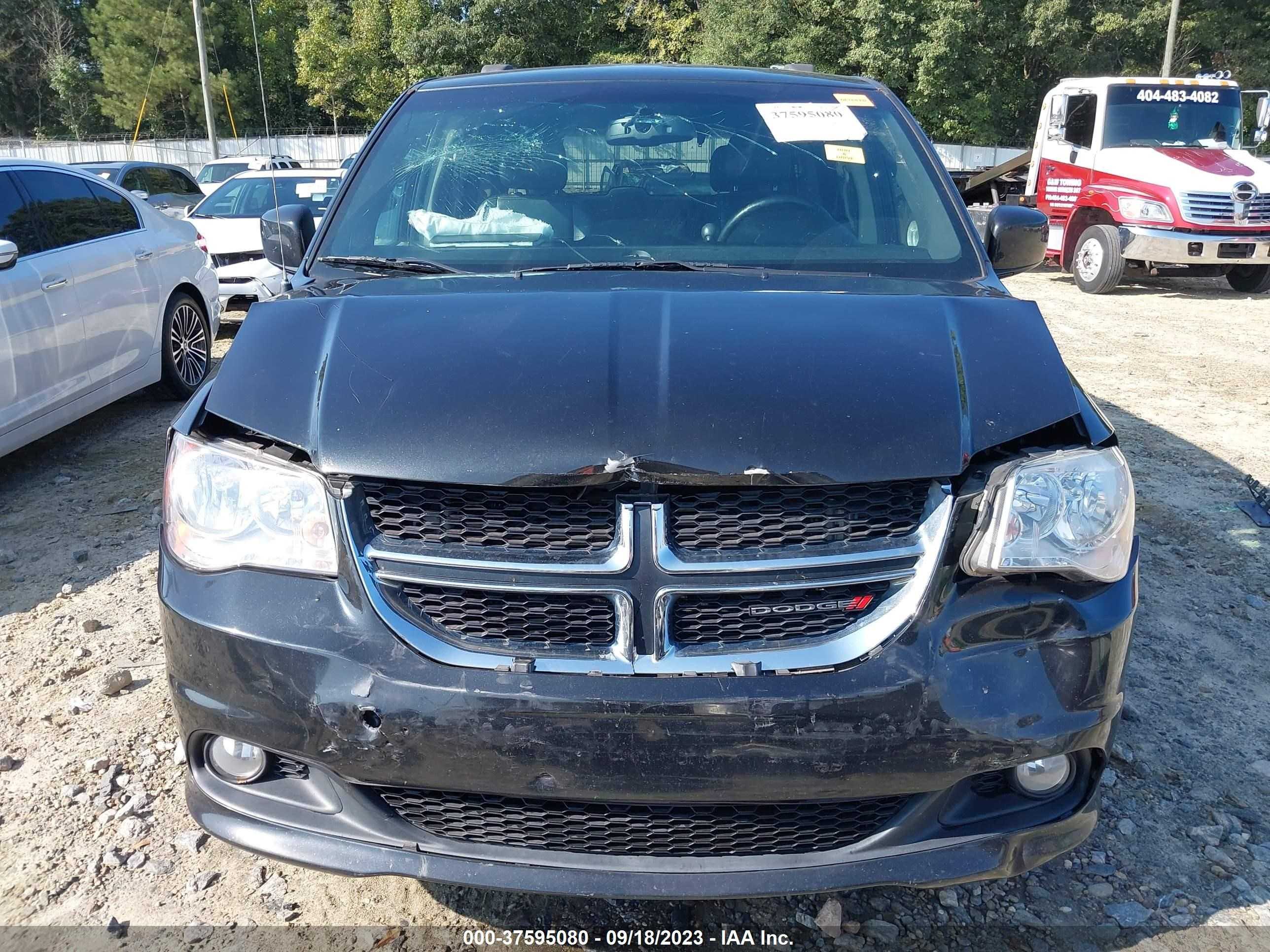 Photo 11 VIN: 2C4RDGCG8HR790789 - DODGE CARAVAN 