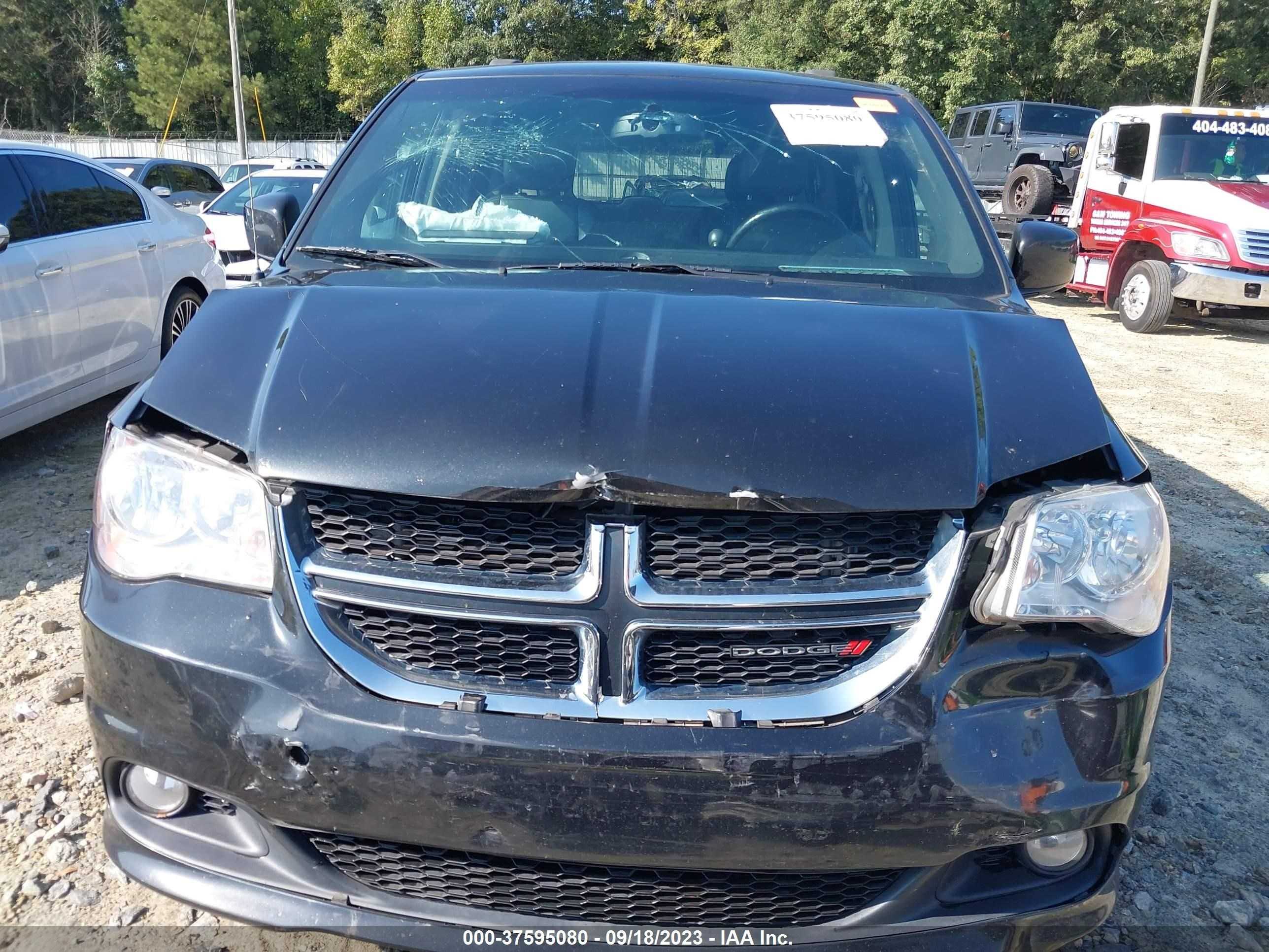 Photo 5 VIN: 2C4RDGCG8HR790789 - DODGE CARAVAN 