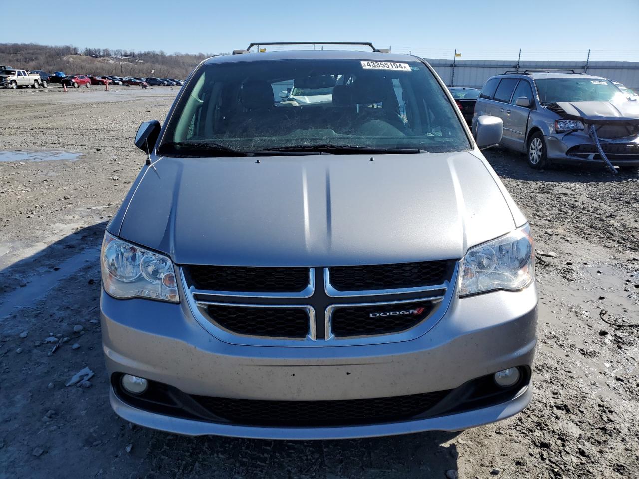 Photo 4 VIN: 2C4RDGCG8JR238263 - DODGE CARAVAN 