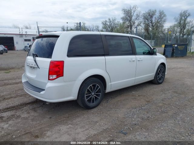 Photo 3 VIN: 2C4RDGCG8JR256407 - DODGE GRAND CARAVAN 