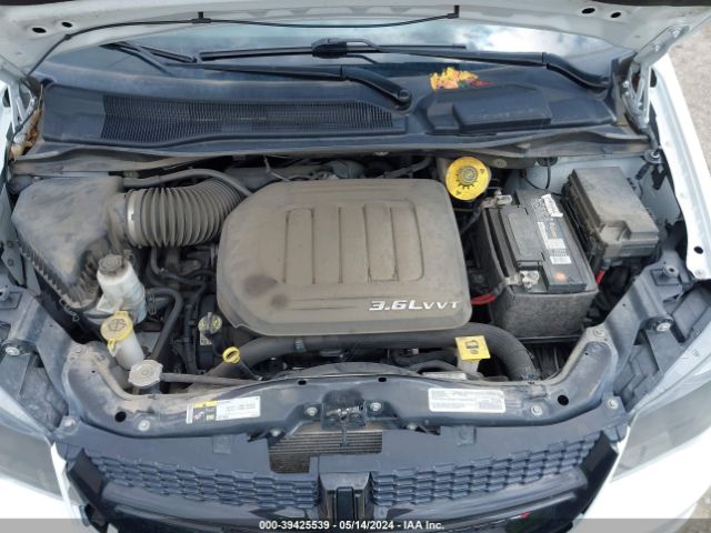 Photo 9 VIN: 2C4RDGCG8JR256407 - DODGE GRAND CARAVAN 