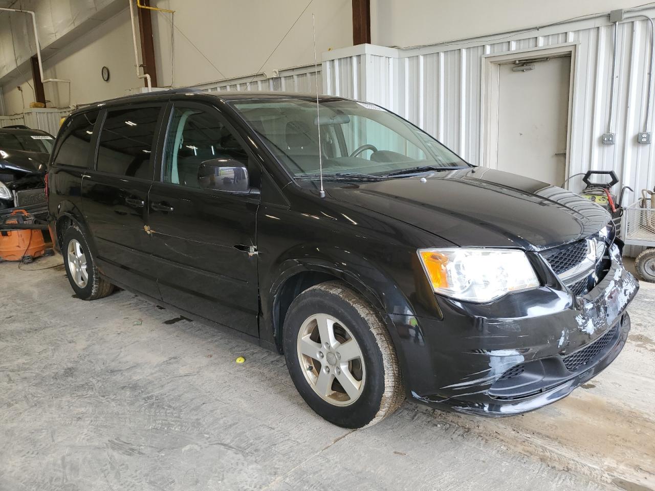 Photo 3 VIN: 2C4RDGCG9CR209681 - DODGE CARAVAN 