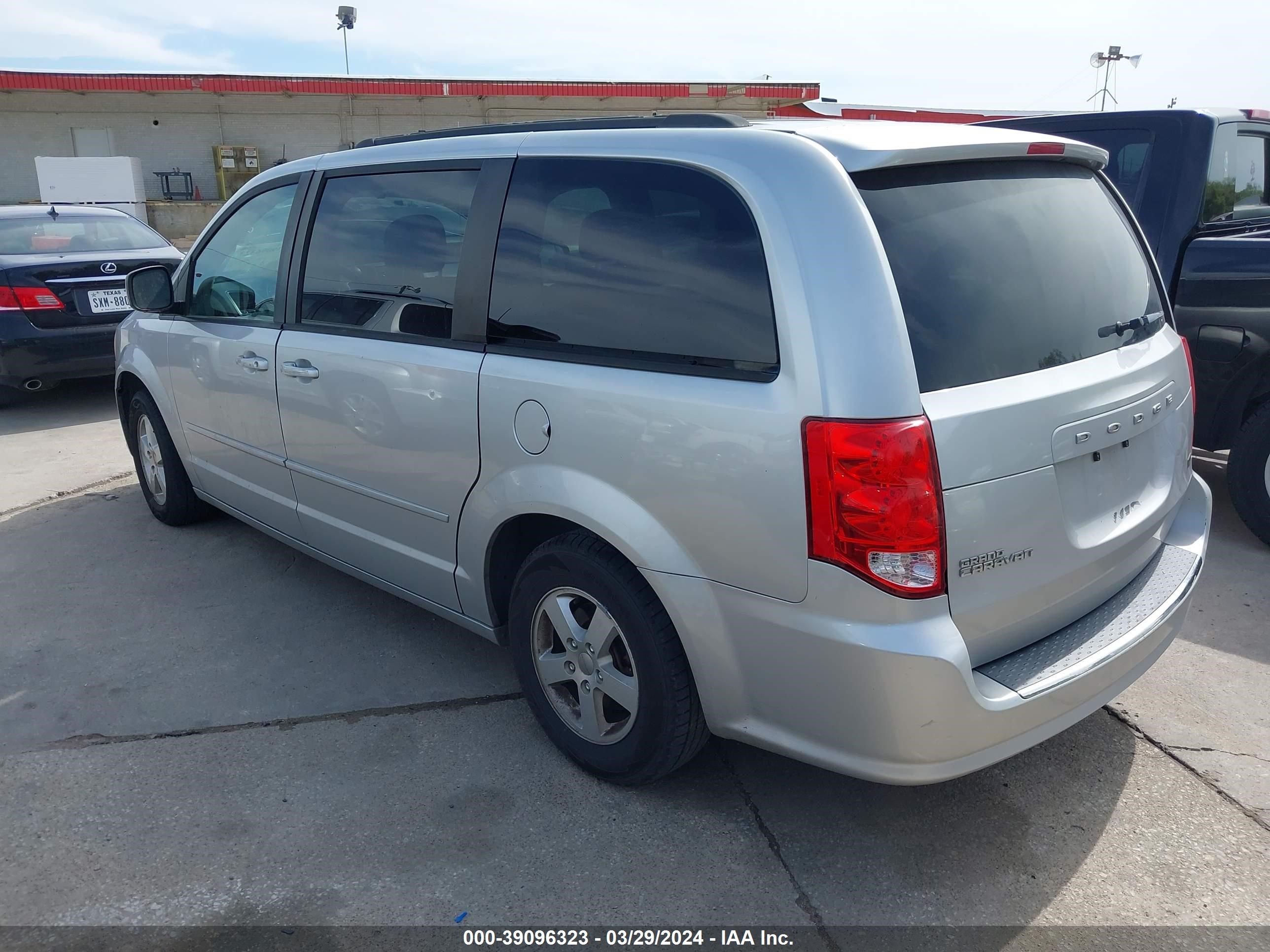 Photo 2 VIN: 2C4RDGCG9CR280122 - DODGE CARAVAN 