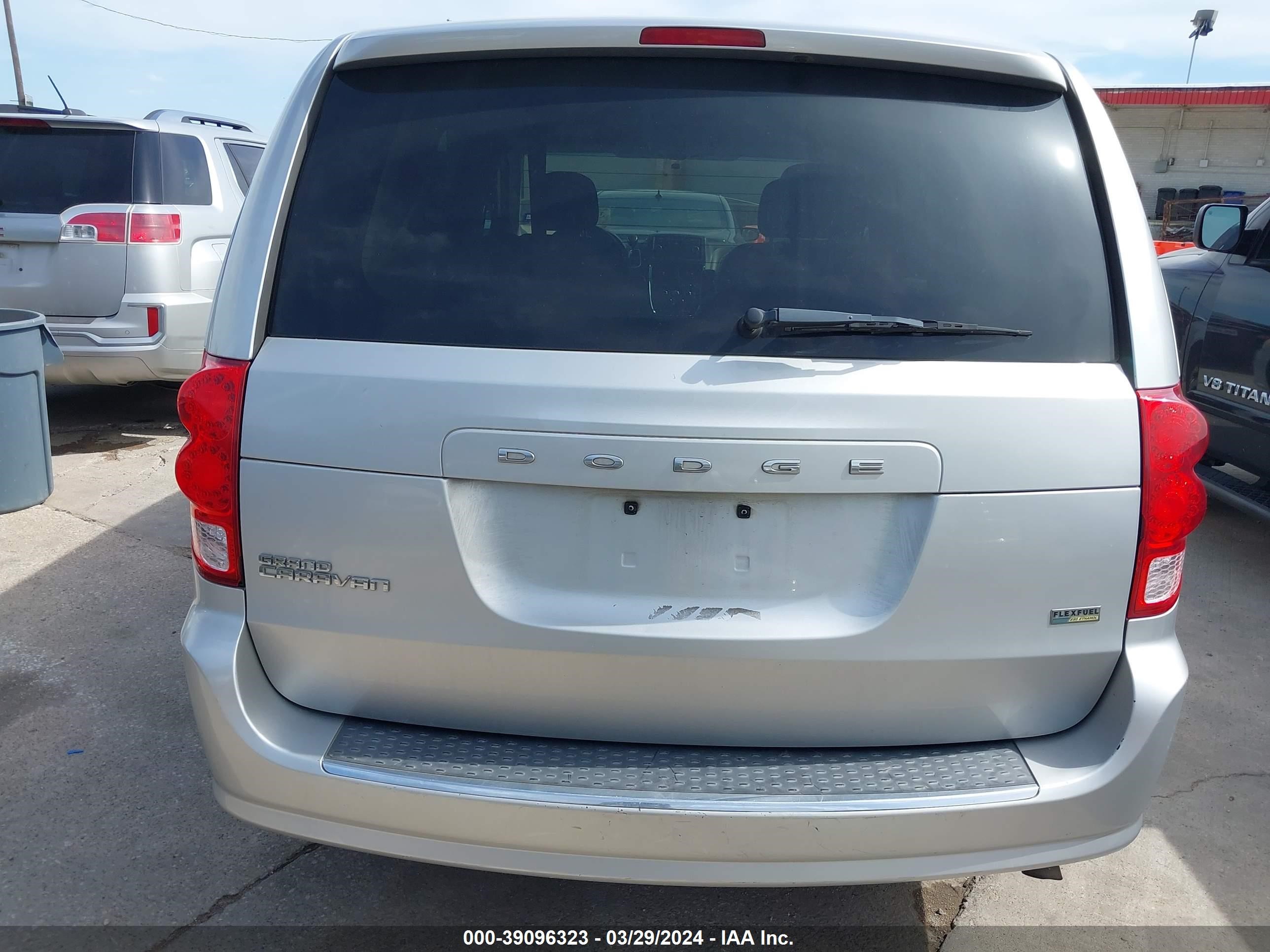 Photo 5 VIN: 2C4RDGCG9CR280122 - DODGE CARAVAN 