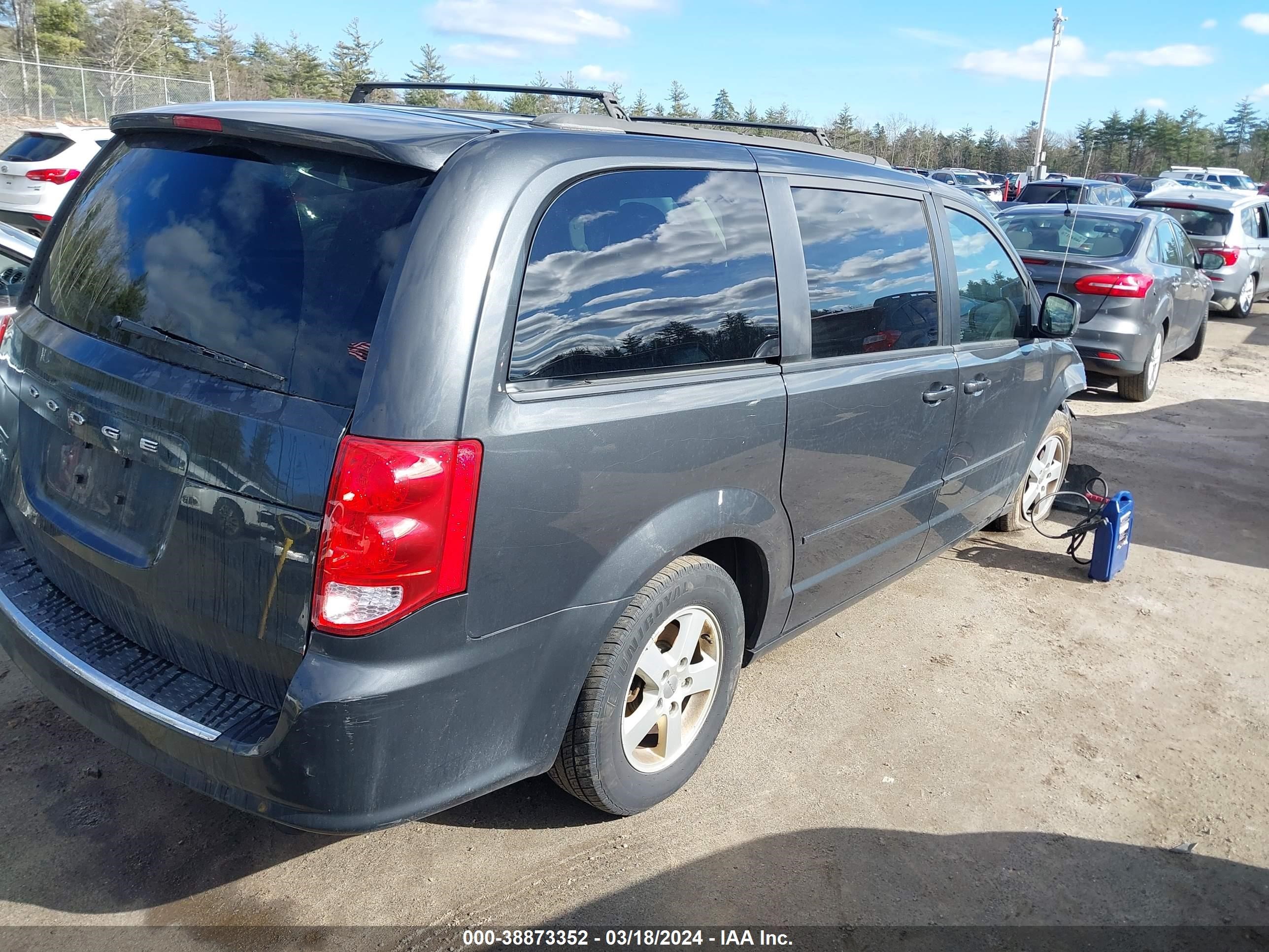 Photo 3 VIN: 2C4RDGCG9CR409122 - DODGE CARAVAN 