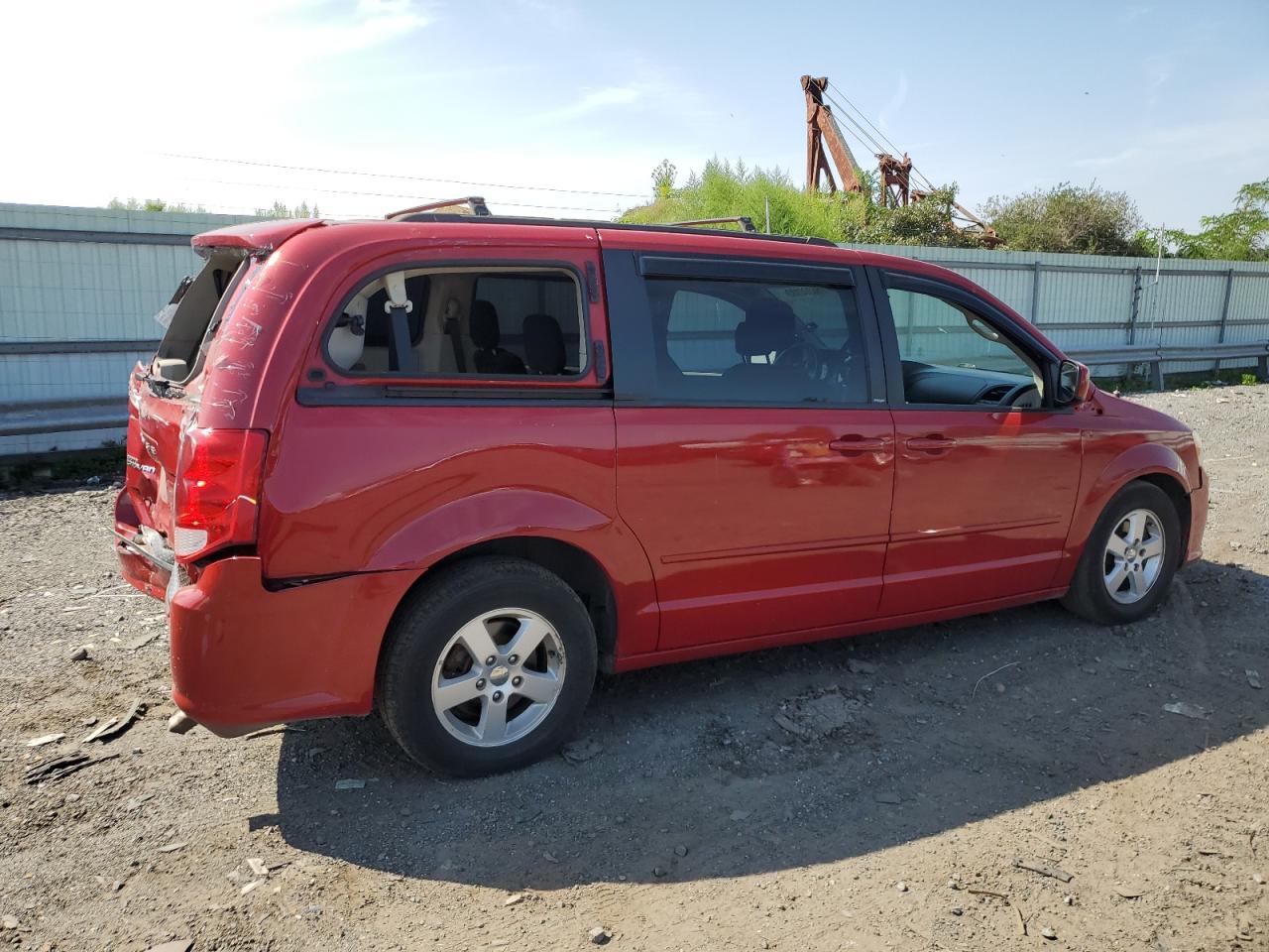 Photo 2 VIN: 2C4RDGCG9DR627238 - DODGE CARAVAN 