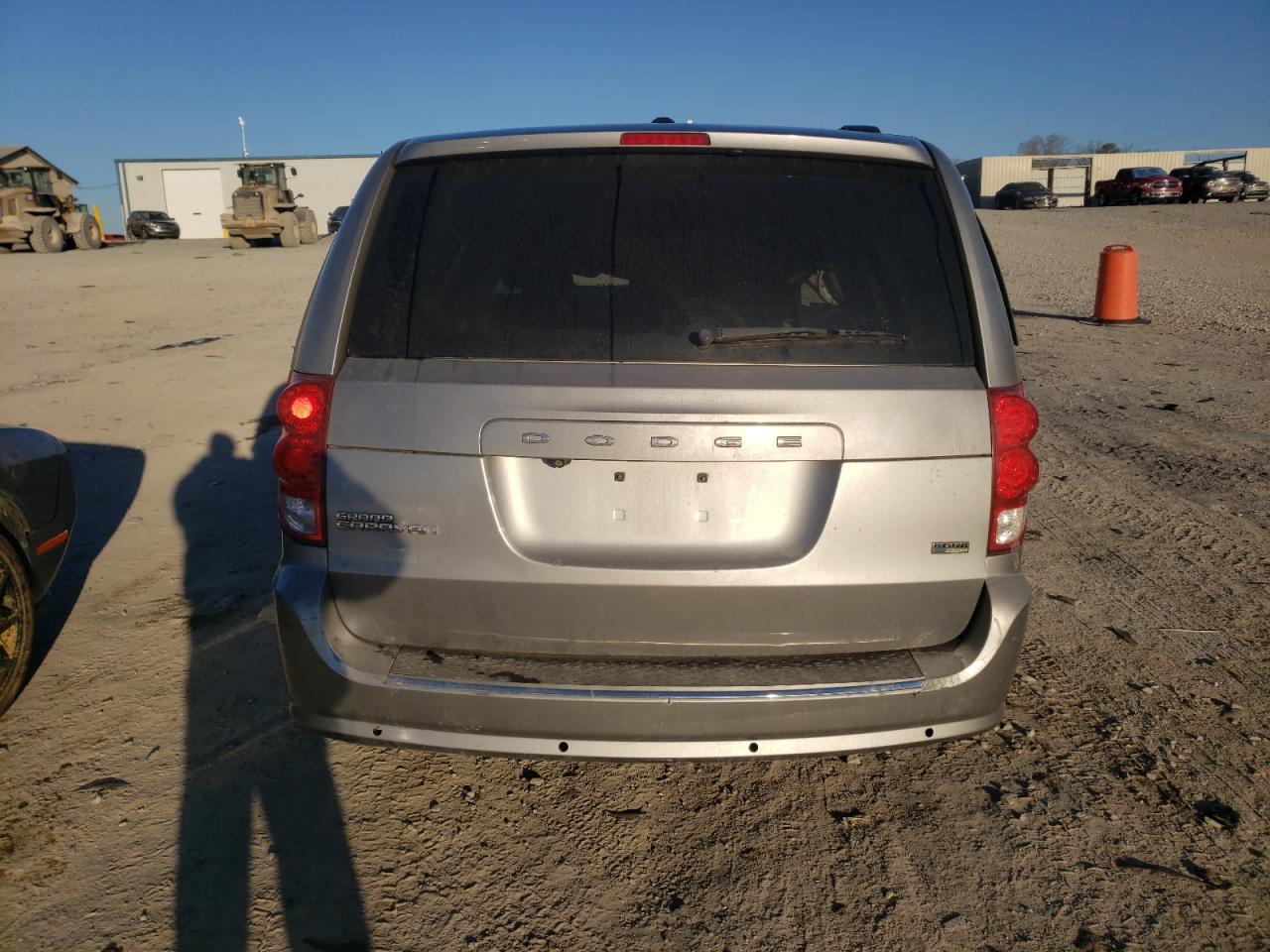 Photo 5 VIN: 2C4RDGCG9DR820277 - DODGE CARAVAN 