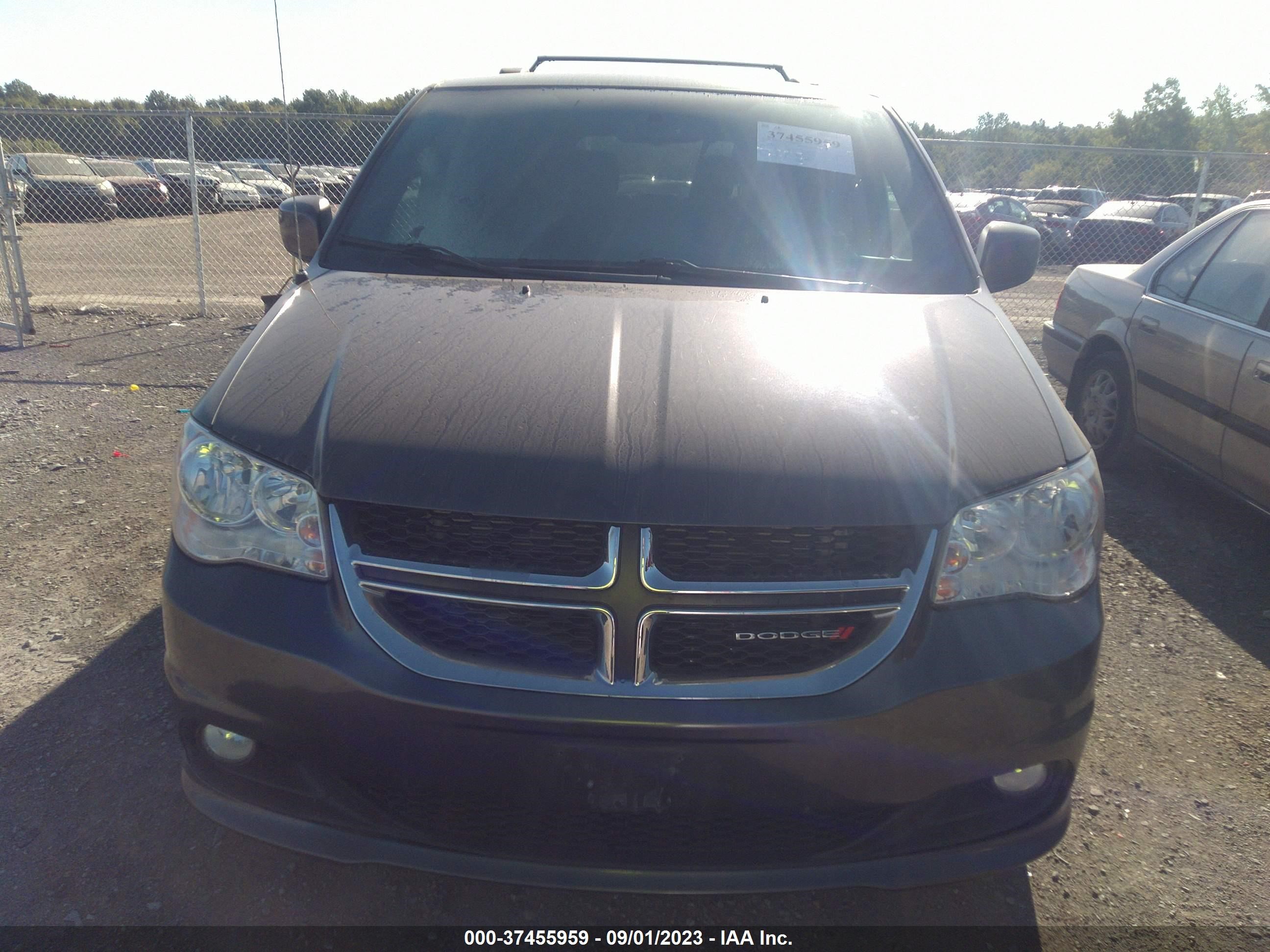 Photo 11 VIN: 2C4RDGCG9FR738794 - DODGE CARAVAN 