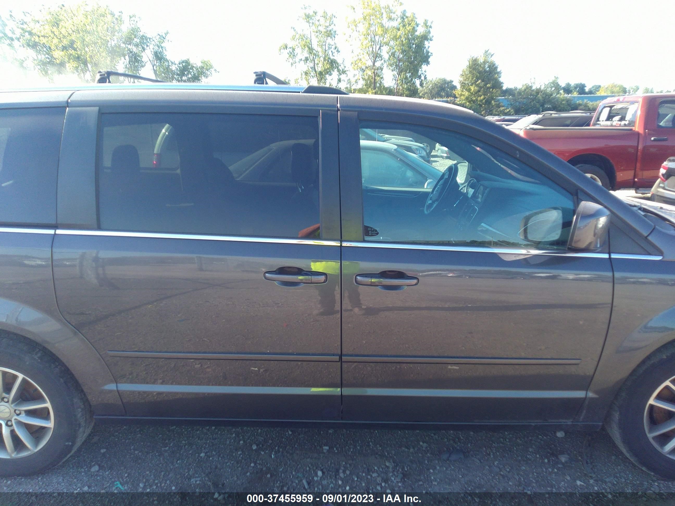 Photo 12 VIN: 2C4RDGCG9FR738794 - DODGE CARAVAN 