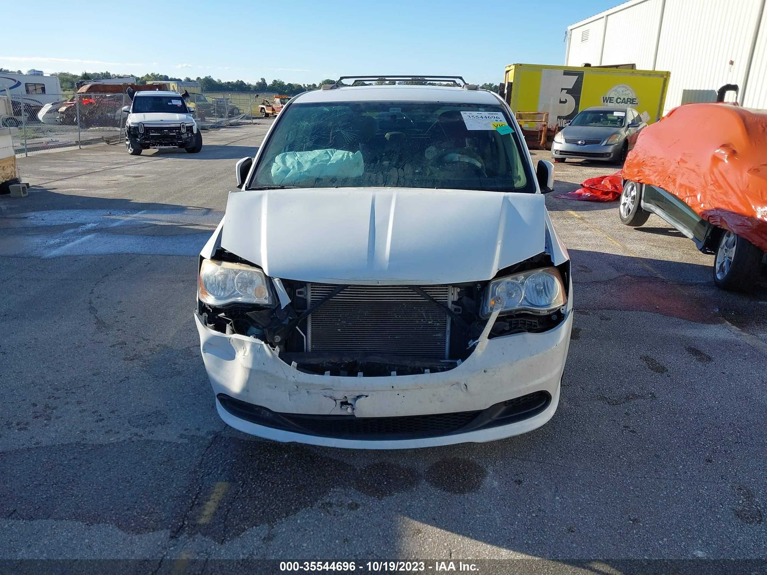 Photo 11 VIN: 2C4RDGCG9GR351776 - DODGE CARAVAN 