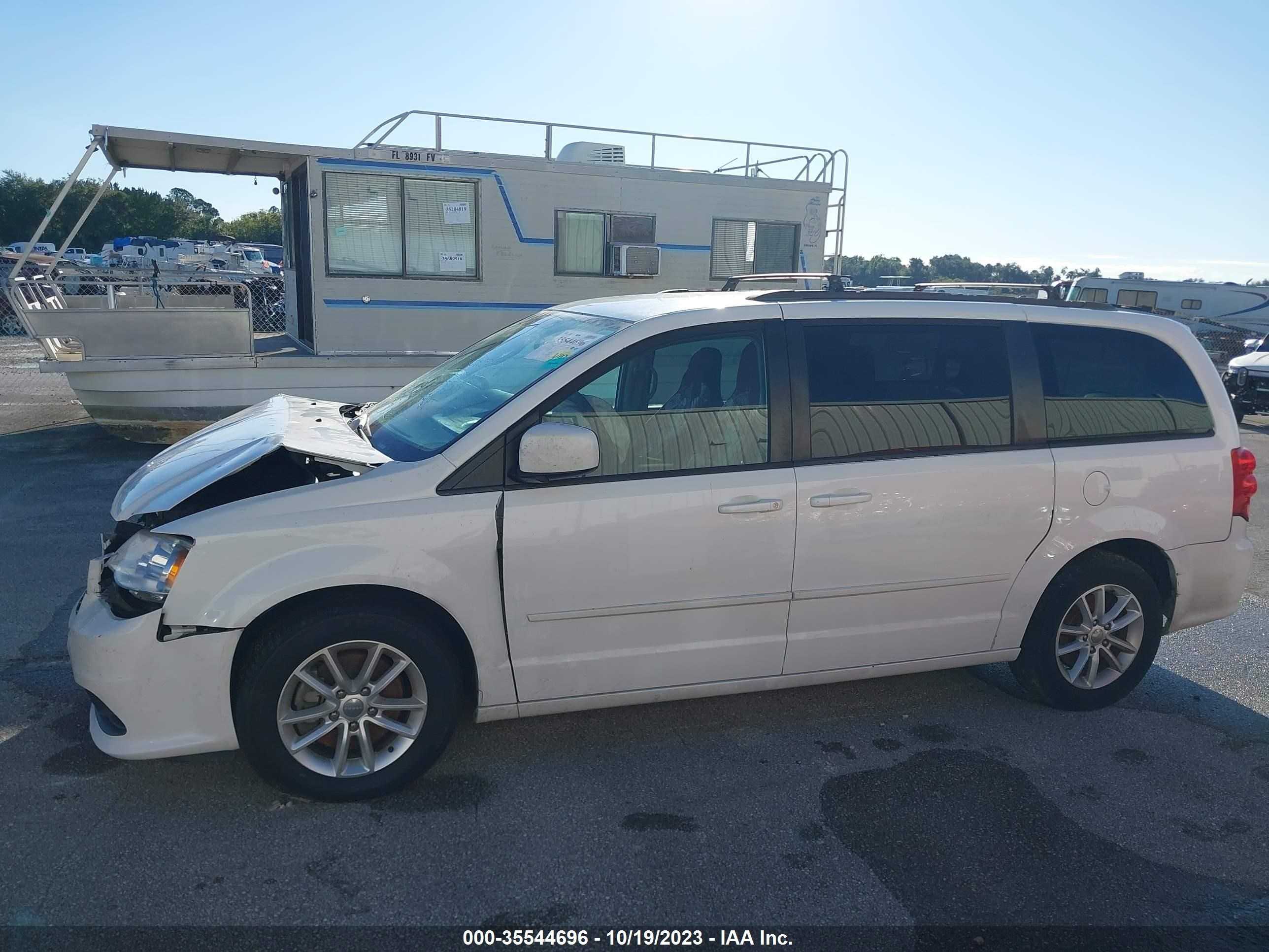 Photo 13 VIN: 2C4RDGCG9GR351776 - DODGE CARAVAN 