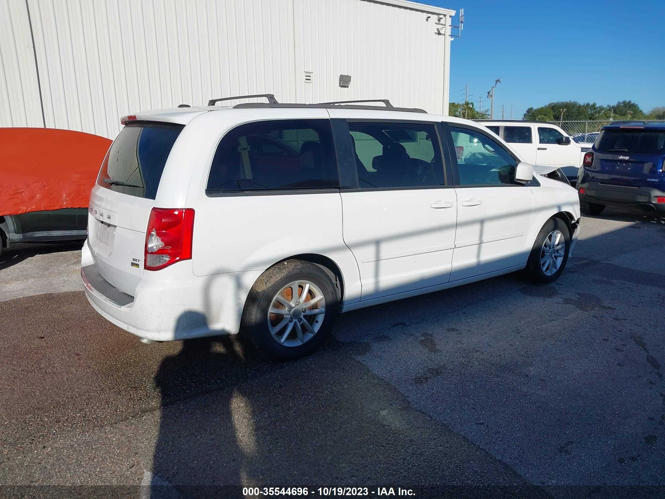 Photo 3 VIN: 2C4RDGCG9GR351776 - DODGE CARAVAN 