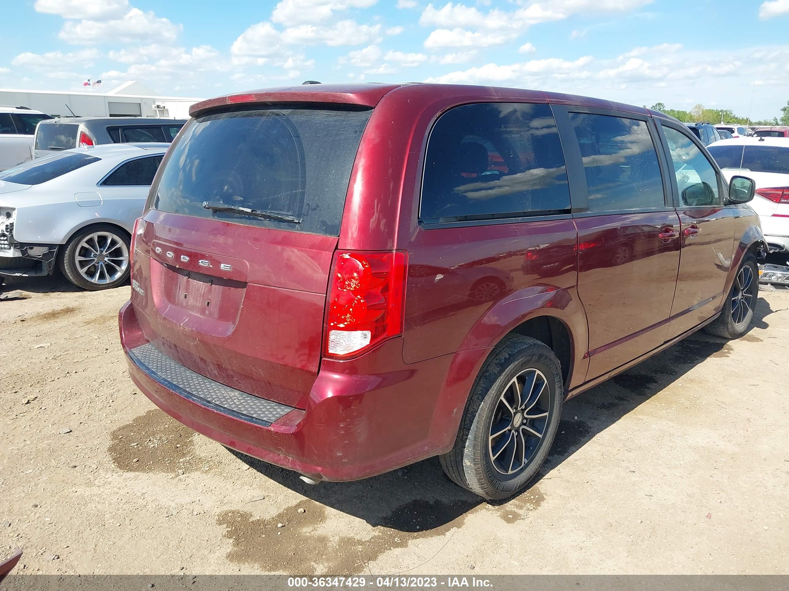 Photo 3 VIN: 2C4RDGCG9JR140178 - DODGE CARAVAN 