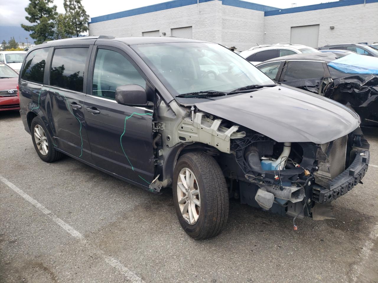 Photo 3 VIN: 2C4RDGCG9JR172905 - DODGE CARAVAN 