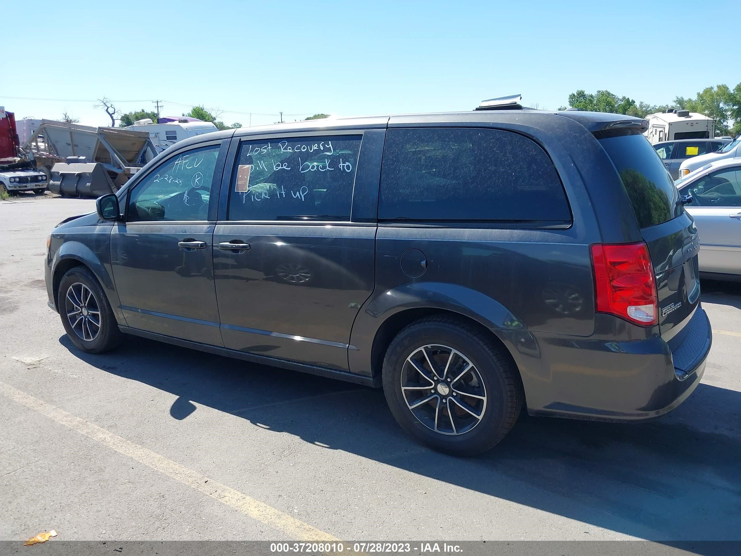 Photo 13 VIN: 2C4RDGCG9JR262796 - DODGE CARAVAN 