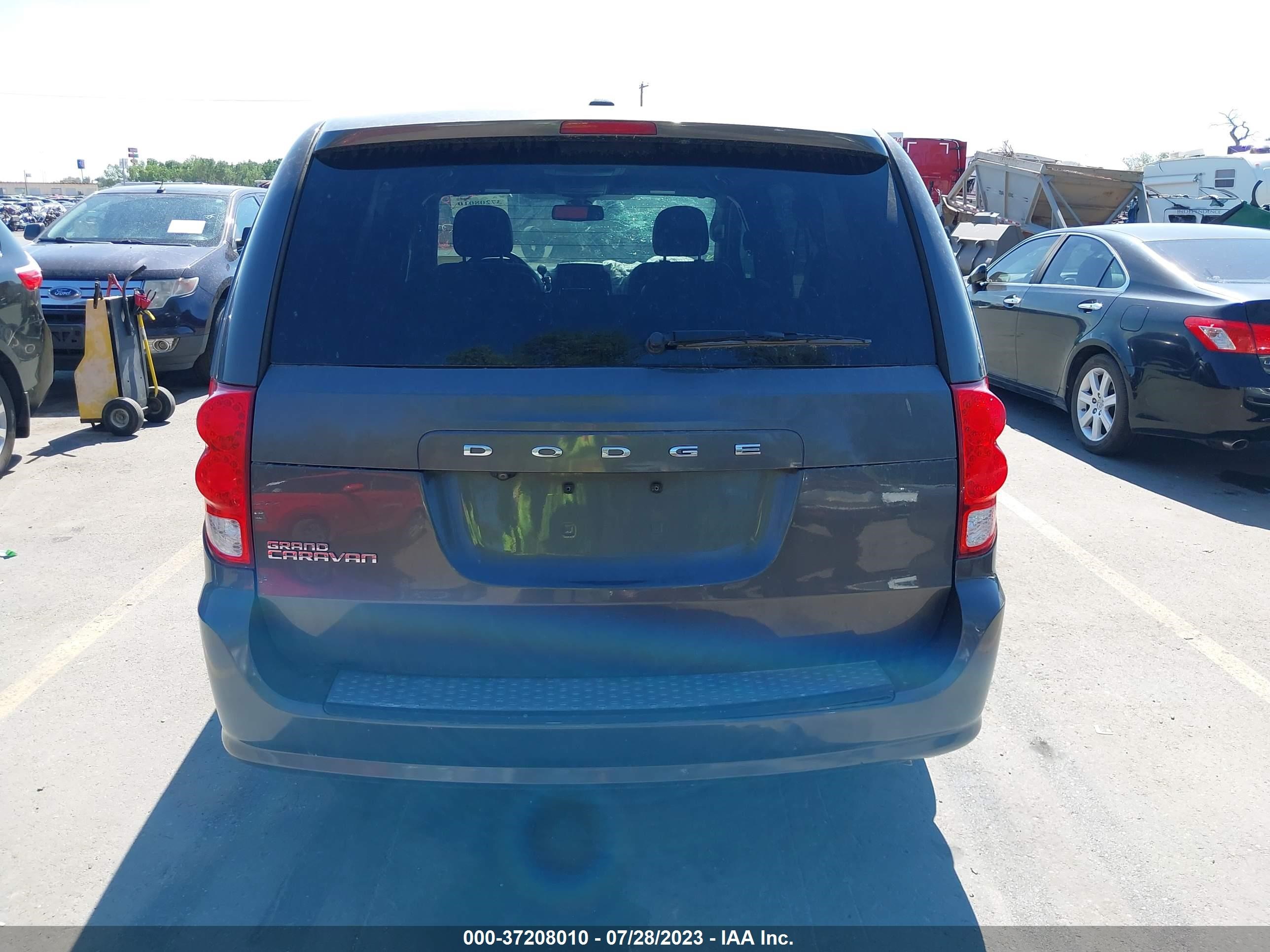 Photo 15 VIN: 2C4RDGCG9JR262796 - DODGE CARAVAN 