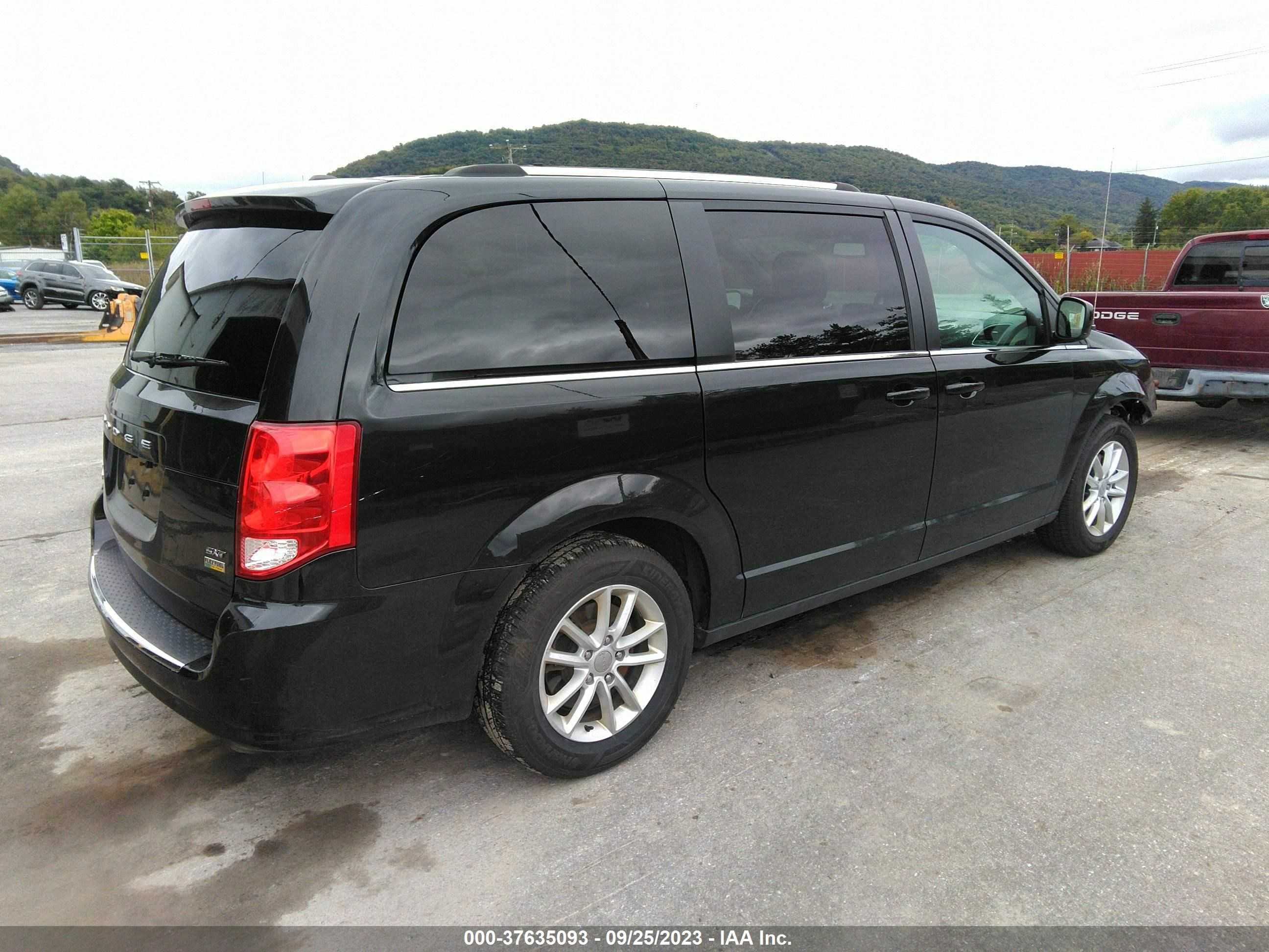 Photo 3 VIN: 2C4RDGCG9KR514063 - DODGE CARAVAN 