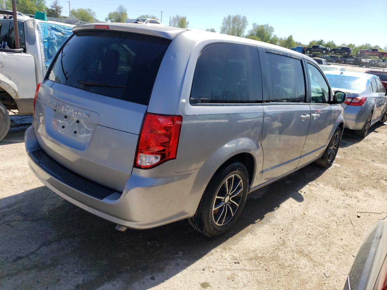 Photo 2 VIN: 2C4RDGCG9KR568849 - DODGE CARAVAN 