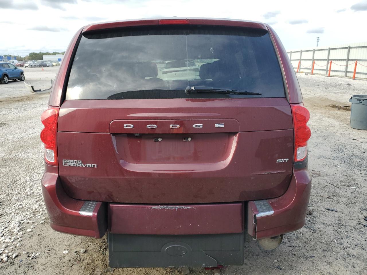 Photo 5 VIN: 2C4RDGCG9KR622537 - DODGE CARAVAN 