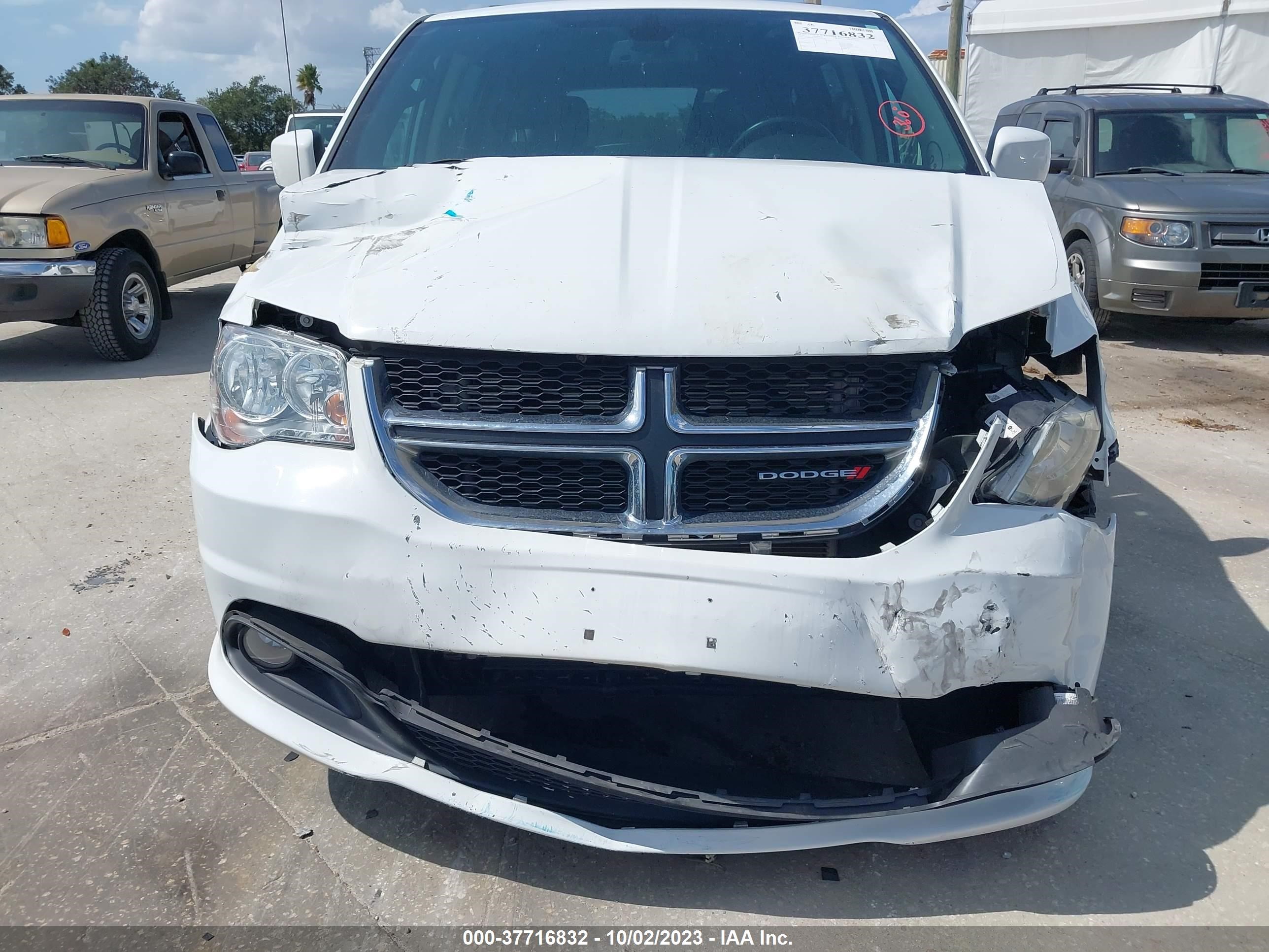 Photo 5 VIN: 2C4RDGCG9KR759168 - DODGE CARAVAN 