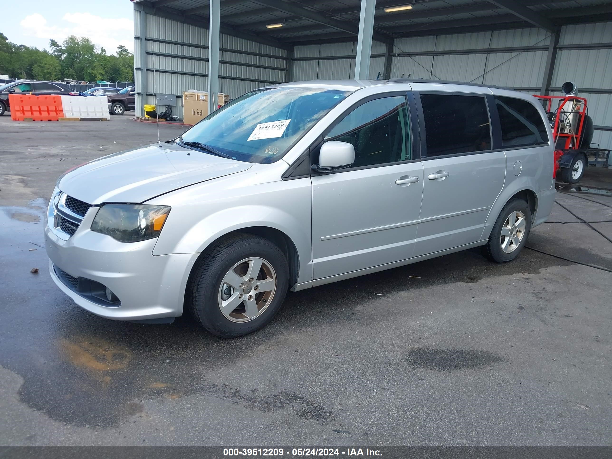 Photo 1 VIN: 2C4RDGCGXCR130570 - DODGE CARAVAN 