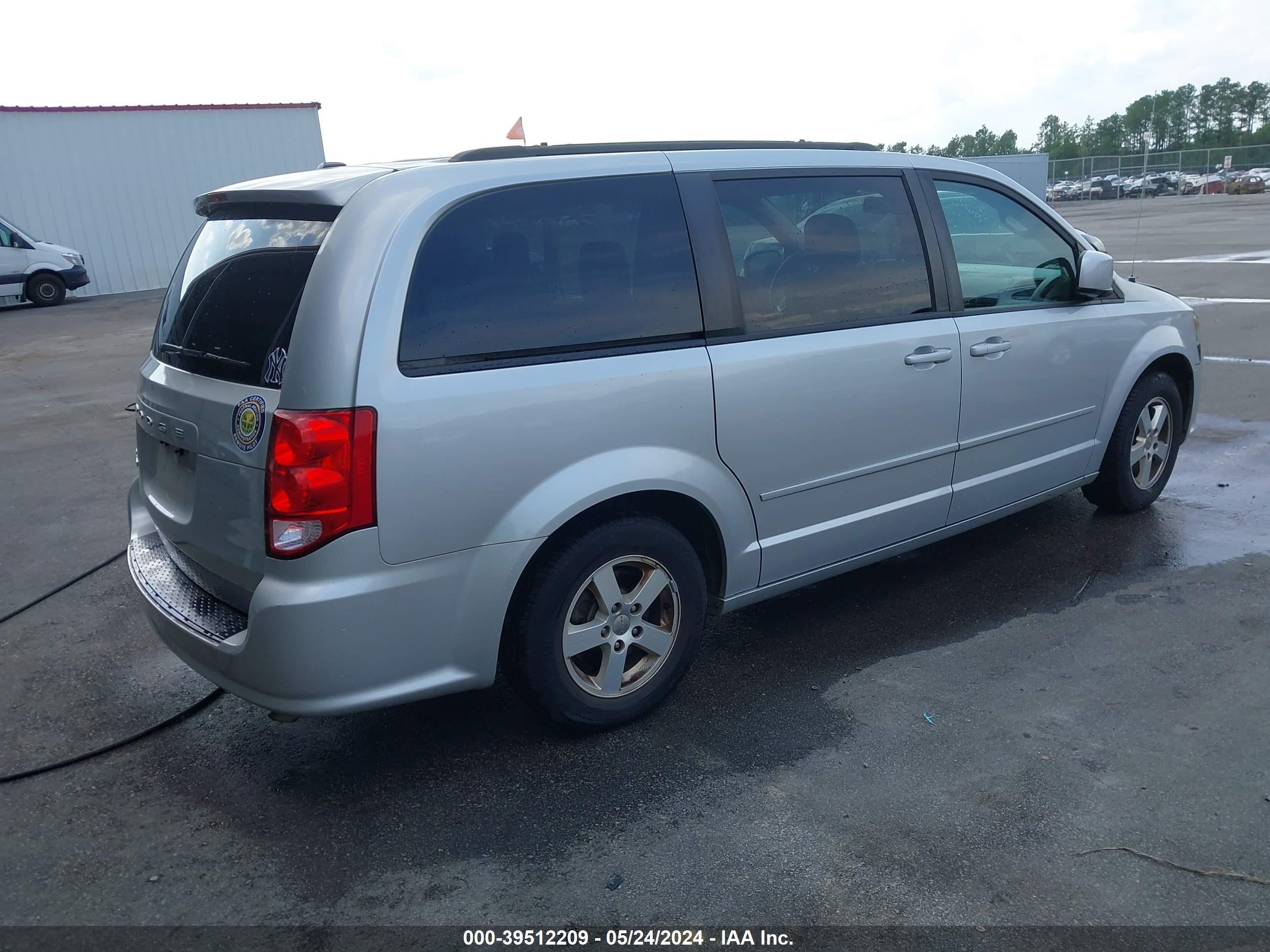 Photo 3 VIN: 2C4RDGCGXCR130570 - DODGE CARAVAN 