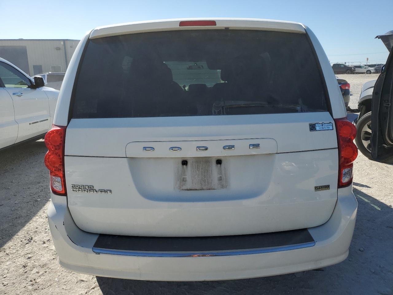 Photo 5 VIN: 2C4RDGCGXCR205882 - DODGE CARAVAN 