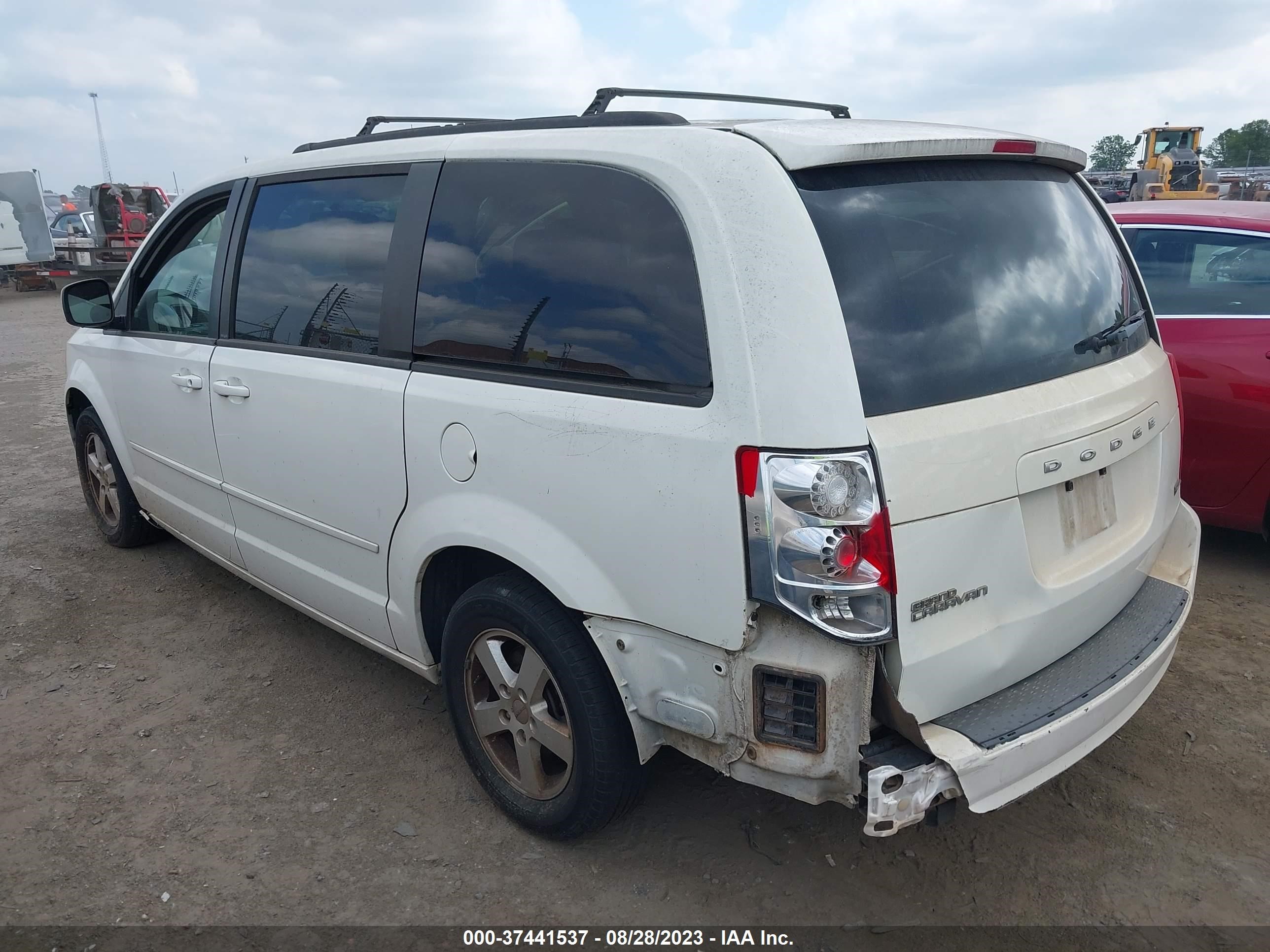 Photo 2 VIN: 2C4RDGCGXCR263880 - DODGE CARAVAN 