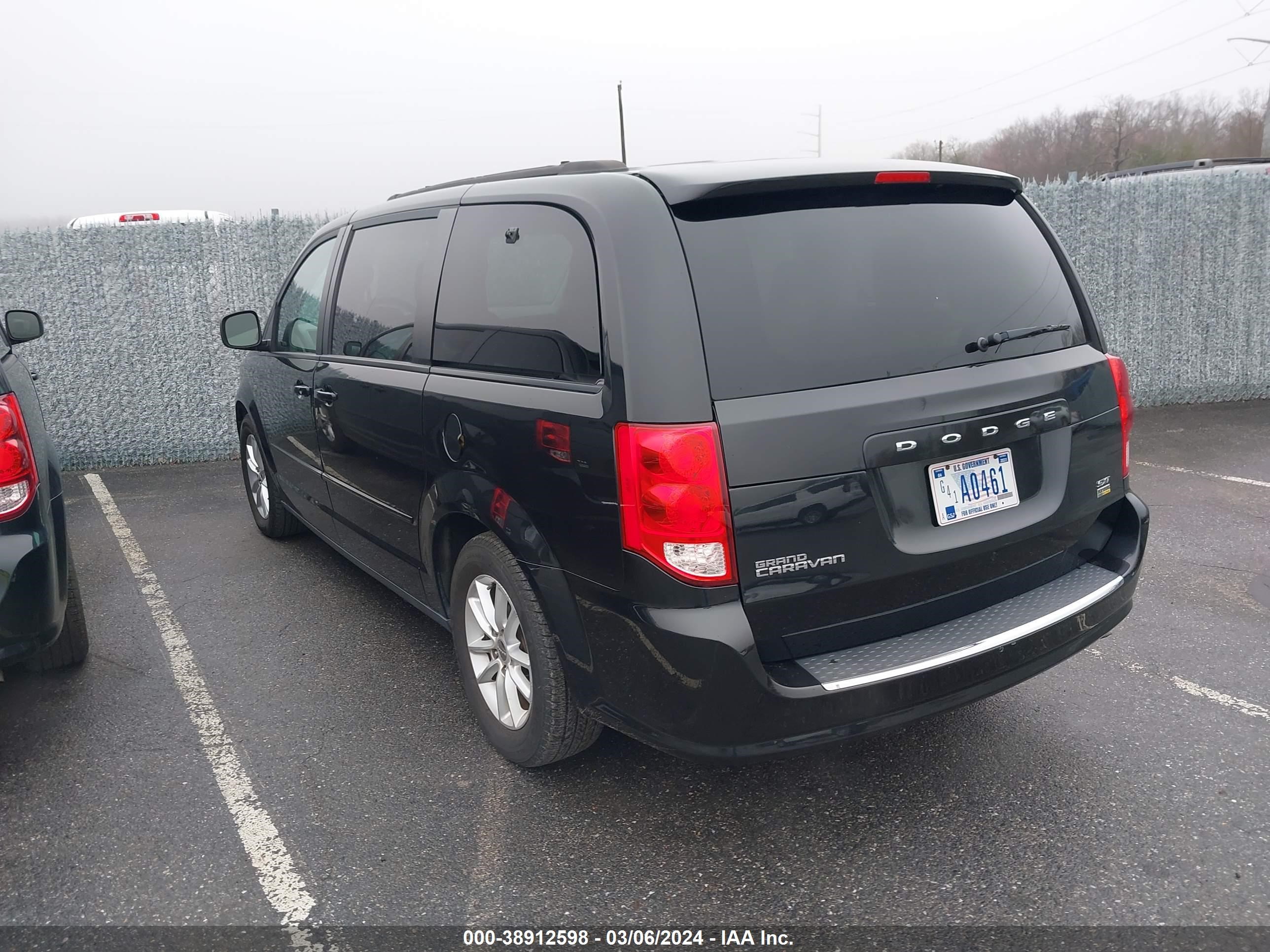 Photo 2 VIN: 2C4RDGCGXGR100779 - DODGE CARAVAN 