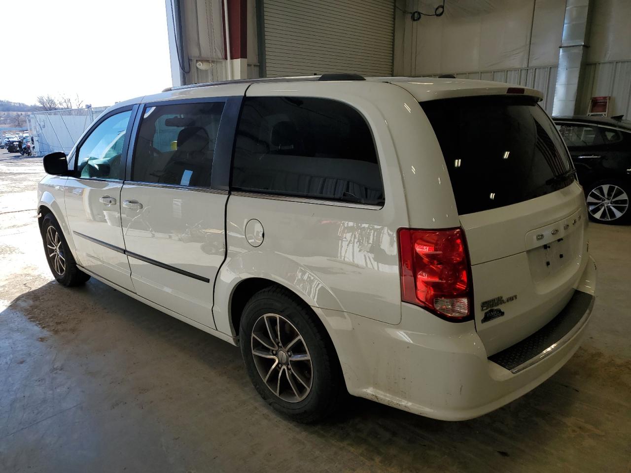 Photo 1 VIN: 2C4RDGCGXHR558209 - DODGE CARAVAN 