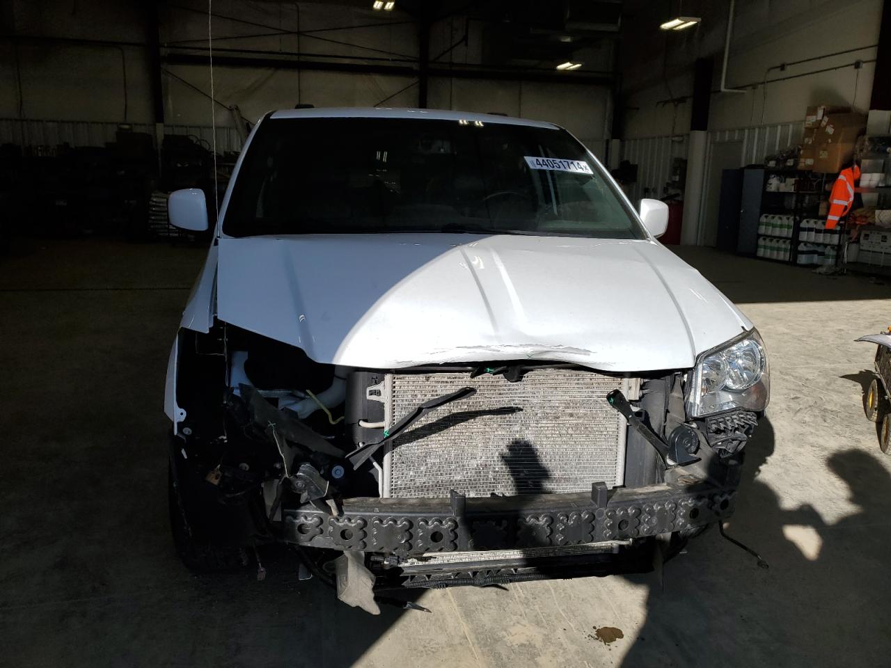 Photo 4 VIN: 2C4RDGCGXHR558209 - DODGE CARAVAN 