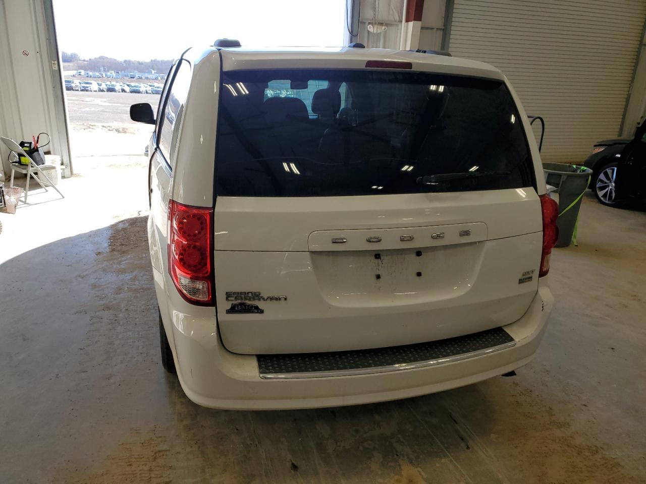 Photo 5 VIN: 2C4RDGCGXHR558209 - DODGE CARAVAN 